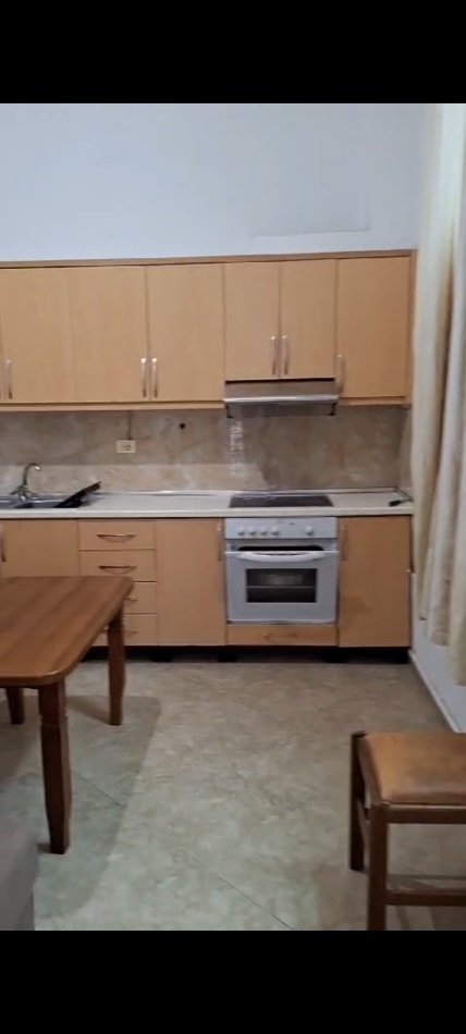 Tirane, jepet me qera Vile 1+1 Kati 1, 65 m² (Mbrapa Skrapit, Fundi Rruges Burgut)