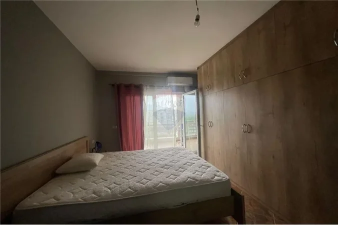 Tirane, jepet me qera apartament 2+1+Aneks , 120 m² 550 € (Liqeni i Thate)