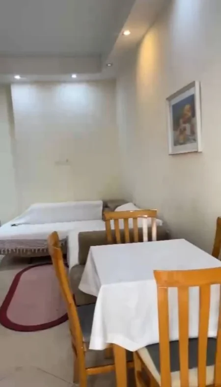 Tirane, jepet me qera apartament 1+1+Ballkon Kati 3, 65 m² 350 € (rruga Bill Klinton)
