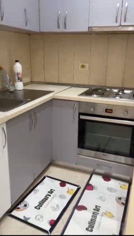 Tirane, jepet me qera apartament 1+1+Ballkon Kati 3, 65 m² 350 € (rruga Bill Klinton)