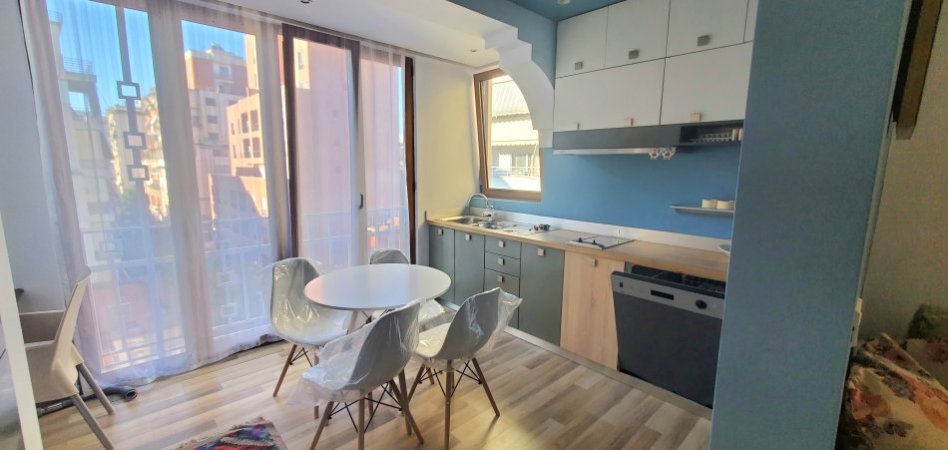 Tirane, jepet me qera apartament 1+1 Kati 5, 65 m² 600 € (Islam Alla, Myslym Shyri)