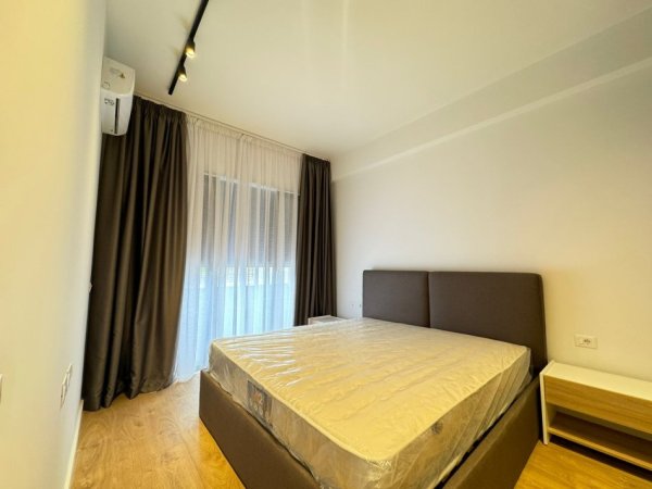 Tirane, jepet me qera apartament duplex 2+1+Ballkon Kati 0, 130 m² 1.500 € (kodra e diellit)