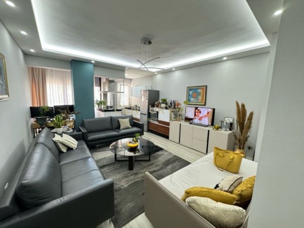Tirane, shitet apartament 1+1 Kati 5, 81 m² 185.000 € (Ish Blloku)