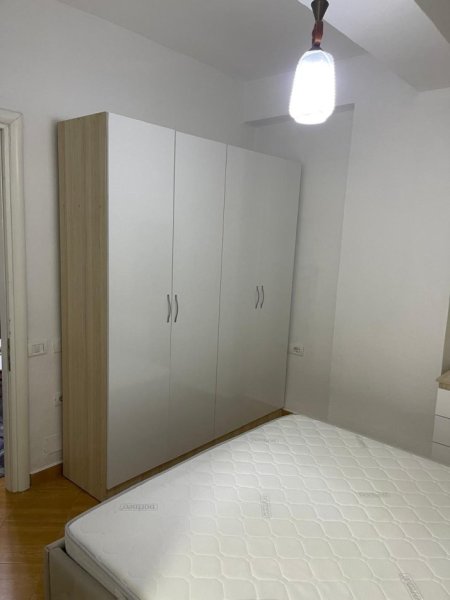 Tirane, jepet me qera apartament 1+1 Kati 2, 320 € (Loni Ligori)