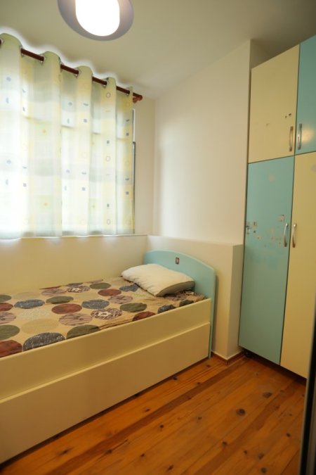 Tirane, jepet me qera apartament 1+1 Kati 3, 85 m² 600 € (KRISTAL CENTER)//OPP41468