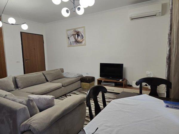 Tirane, jepet me qera apartament 1+1 Kati 3, 85 m² 600 € (KRISTAL CENTER)