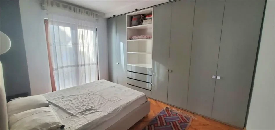 Tirane, jepet me qera apartament 1+1+Ballkon Kati 6, 65 m² 650 € (rruga Islam Alla)
