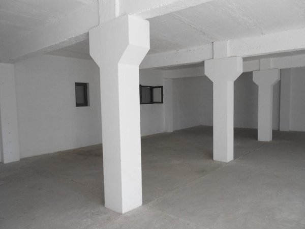 Tirane, jepet me qera ambjent biznesi Kati 2, 410 m² 1.000 € (Siri Kodra)