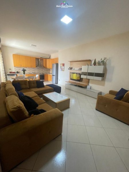 Tirane, jepet me qera apartament 2+1+Ballkon Kati 4, 110 m² 550 € (rruga e kavajes)