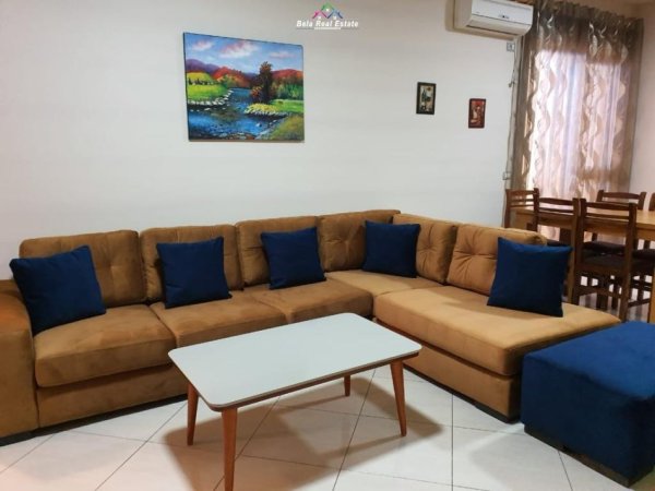 Tirane, jepet me qera apartament 2+1+Ballkon Kati 4, 110 m² 550 € (rruga e kavajes)