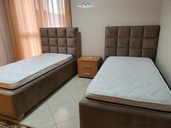 Tirane, jepet me qera apartament 2+1+Ballkon Kati 4, 110 m² 550 € (rruga e kavajes)