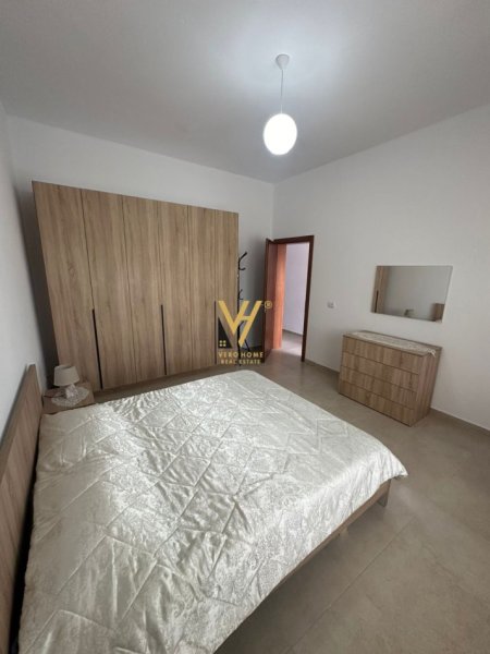 Tirane, jepet me qera apartament 1+1+Ballkon Kati 3, 70 m² 350 € (KINOSTUDIO)