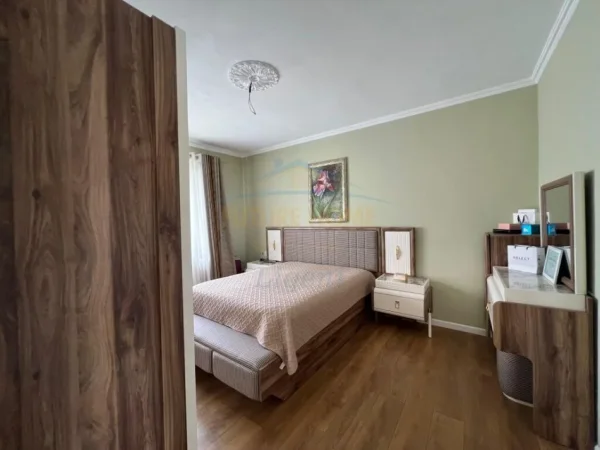 Tirane, shitet apartament 2+1+Aneks+Ballkon Kati 1, 123 m² 210.000 € (Kopshti Botanik)