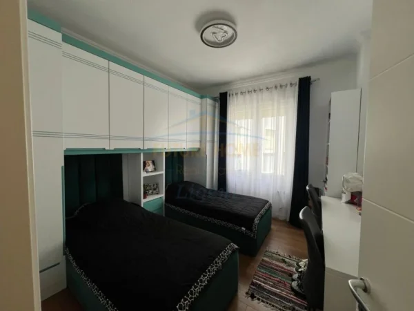 Tirane, shitet apartament 2+1+Aneks+Ballkon Kati 1, 123 m² 210.000 € (Kopshti Botanik)