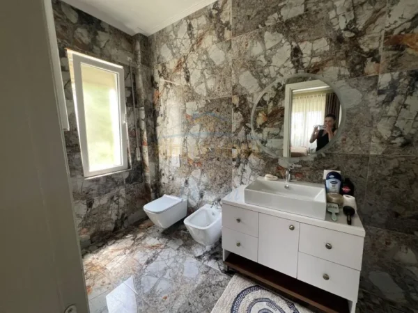 Tirane, shitet apartament 2+1+Aneks+Ballkon Kati 1, 123 m² 210.000 € (Kopshti Botanik)
