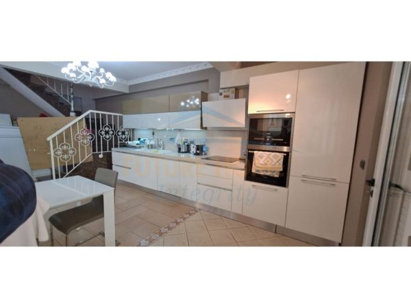 Tirane, shitet apartament duplex 2+1 Kati 4, 142 m² 350.000 € (Pjetër Bodgani)