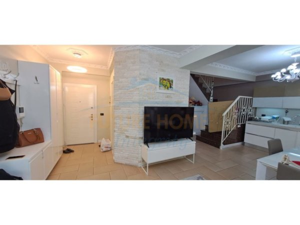 Tirane, shitet apartament duplex 2+1 Kati 4, 142 m² 350.000 € (Pjetër Bodgani)