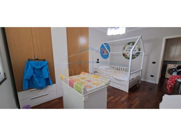 Tirane, shitet apartament duplex 2+1 Kati 4, 142 m² 350.000 € (Pjetër Bodgani)