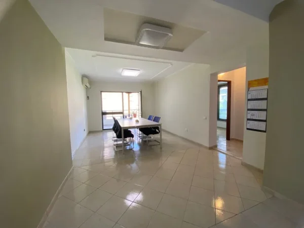 Tirane, jepet me qera zyre Kati 2, 112 m² 1.500 € (Blloku)