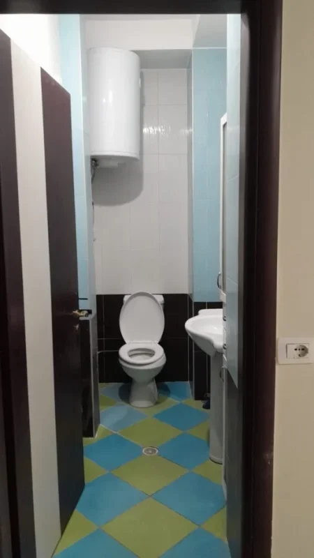 Tirane, shitet ambjent biznesi Kati 0, 110 m² 200.000 € (Liqeni i thate)