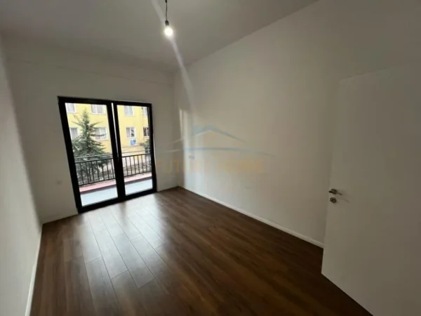 Tirane, jepet me qera apartament 3+1+Ballkon Kati 3, 130 m² 600 € (Rruga e Dibres)