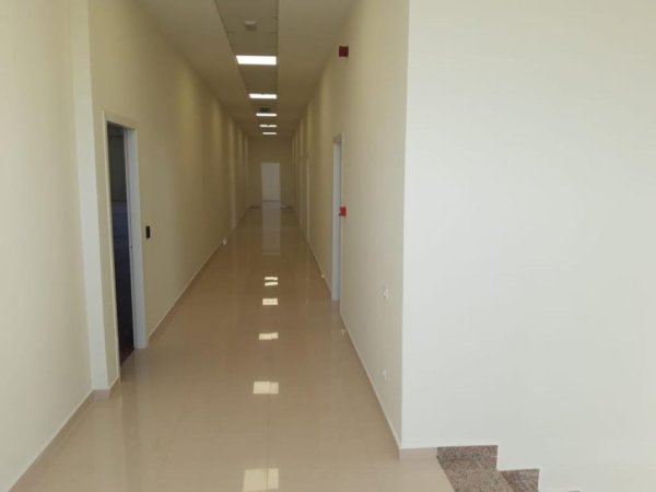 Durres, jepet me qera magazine Kati 0, 3.800 m² 10.000 € (Fllake, Durres)