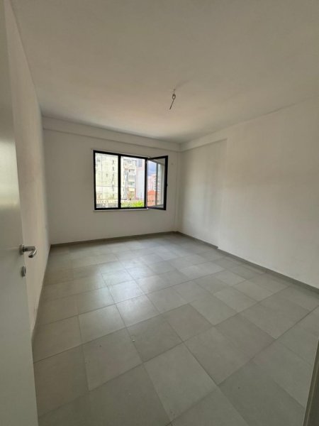 Tirane, jepet me qera zyre Kati 3, 94 m² 800 € (RRUGA QEMAL STAFA)