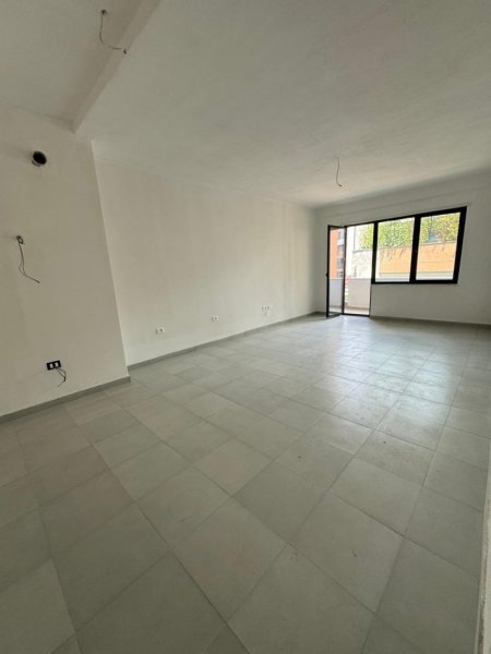 Tirane, jepet me qera zyre Kati 3, 94 m² 800 € (RRUGA QEMAL STAFA)