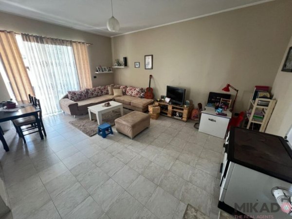 Durres, jepet me qera Vile 2 Katshe Kati 0, 480 m² 400 € (Durres)