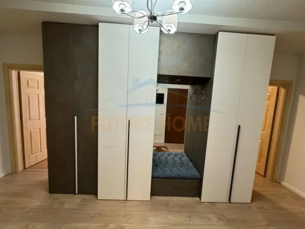 Tirane, jepet me qera apartament 3+1+Ballkon Kati 9, 166 m² 1.000 € (Rruga e Dibres)
