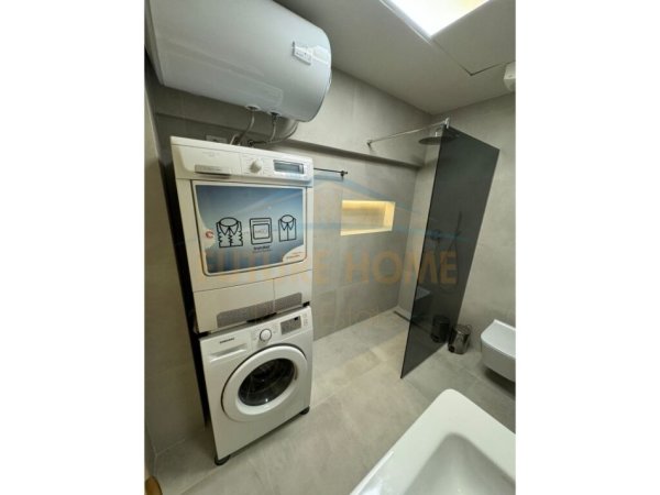 Tirane, jepet me qera apartament 3+1+Ballkon Kati 9, 166 m² 1.000 € (Rruga e Dibres)