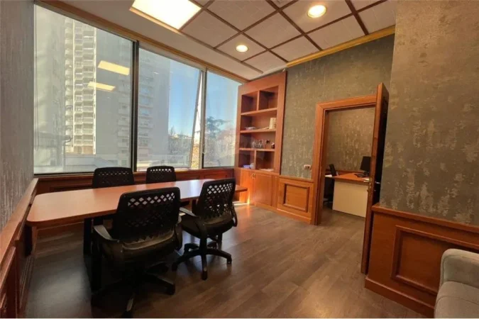 jepet me qera zyre Kati 2, 25 m² 690 € (Kullat Binjake - Tiranë)