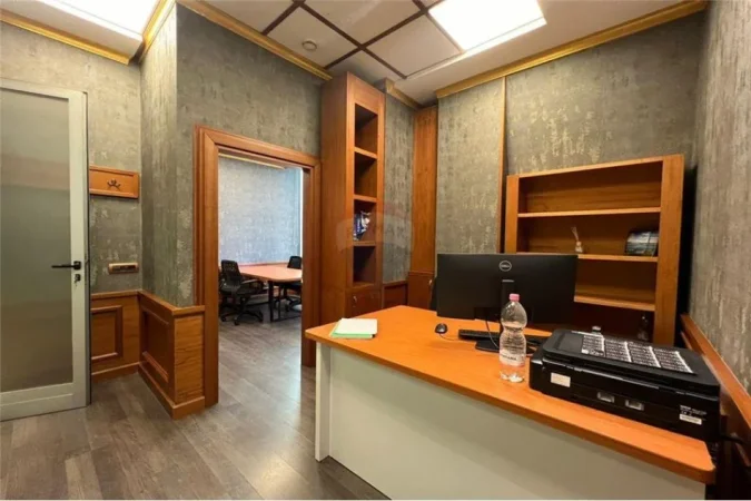 jepet me qera zyre Kati 2, 25 m² 690 € (Kullat Binjake - Tiranë)