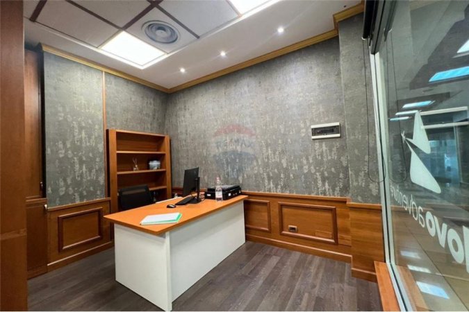 jepet me qera zyre Kati 2, 25 m² 690 € (Kullat Binjake - Tiranë)