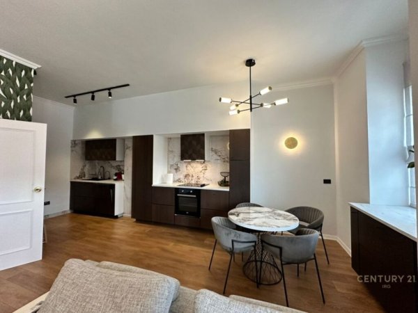 Tirane, jepet me qera apartament 2+1+2 me post parkimi Kati 4, 120 m² 2.000 € (Air Albania)
