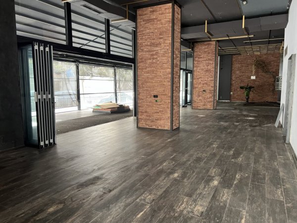 Tirane, jepet me qera ambjent biznesi Kati 0, 441 m² 4.000 € (Frederik Shiroka)