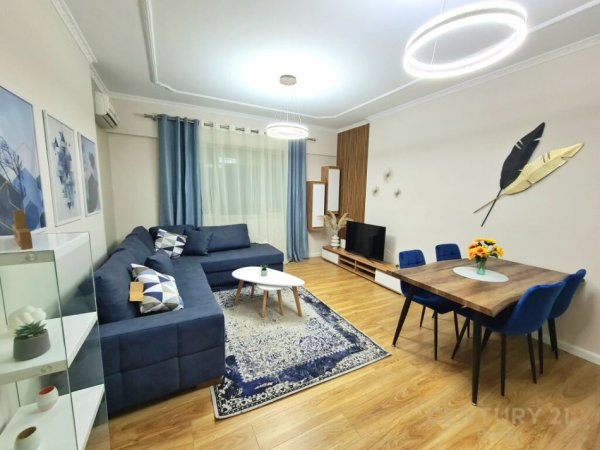 Tirane, jepet me qera apartament 2+1 Kati 3, 100 m² 750 € (Kristal Center)