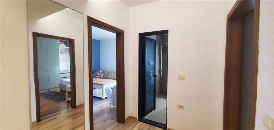 Tirane, jepet me qera apartament 1+1+Ballkon Kati 5, 65 m² 650 € (Myslym shyri, rruga islam alla prane big market)