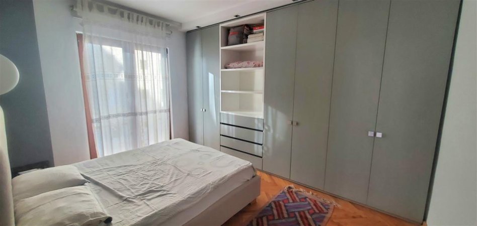 Tirane, jepet me qera apartament 1+1+Ballkon Kati 5, 65 m² 650 € (Myslym shyri, rruga islam alla prane big market)