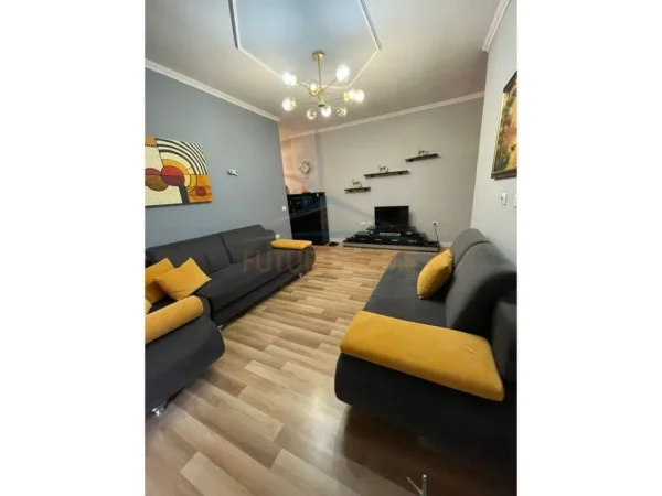 Tirane, jepet me qera apartament 2+1 Kati 3, 80 m² 500 € (KODRA E DIELLIT)