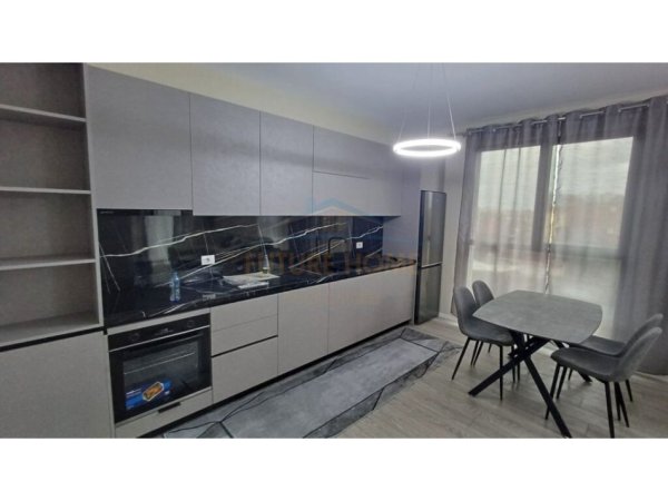 Tirane, jepet me qera apartament 2+1 Kati 3, 98 m² 600 € (Ish Venue)