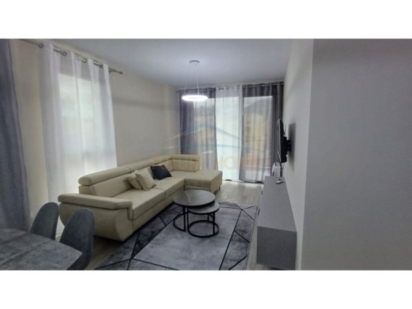 Tirane, jepet me qera apartament 2+1 Kati 3, 98 m² 600 € (Ish Venue)
