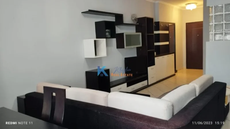 Tirane, jepet me qera apartament 1+1 Kati 5, 89 m² 750 € (sheshi Wilson, afer postes nr.8)