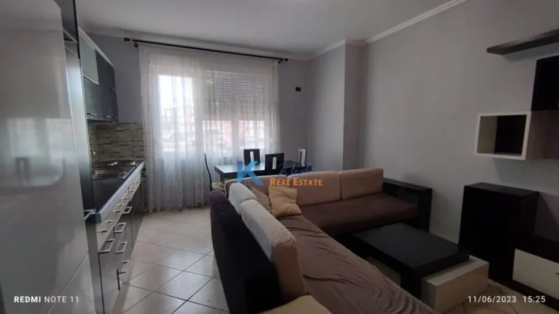 Tirane, jepet me qera apartament 1+1 Kati 5, 89 m² 750 € (sheshi Wilson, afer postes nr.8)