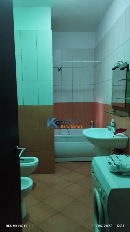 Tirane, jepet me qera apartament 1+1 Kati 5, 89 m² 750 € (sheshi Wilson, afer postes nr.8)