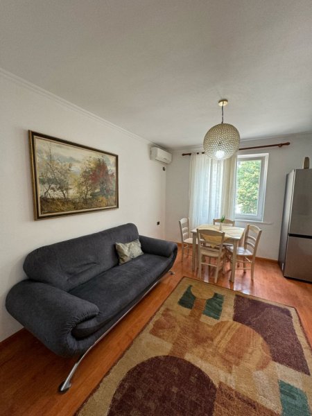 Tirane, jepet me qera apartament 1+1+Ballkon Kati 2, 65 m² 450 € (Myslym shyr , prane shkolles pjeter budi)