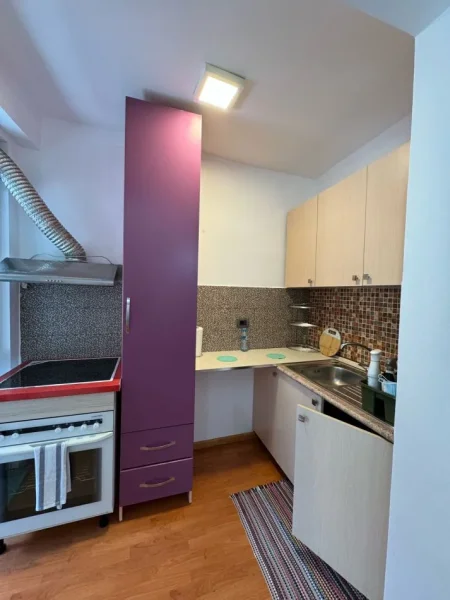 Tirane, jepet me qera apartament 1+1+Ballkon Kati 2, 65 m² 450 € (Myslym shyr , prane shkolles pjeter budi)