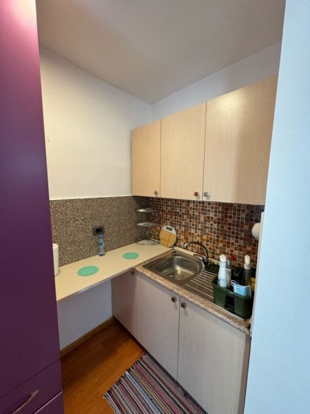 Tirane, jepet me qera apartament 1+1+Ballkon Kati 2, 65 m² 450 € (Myslym shyr , prane shkolles pjeter budi)