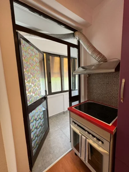 Tirane, jepet me qera apartament 1+1+Ballkon Kati 2, 65 m² 450 € (Myslym shyr , prane shkolles pjeter budi)