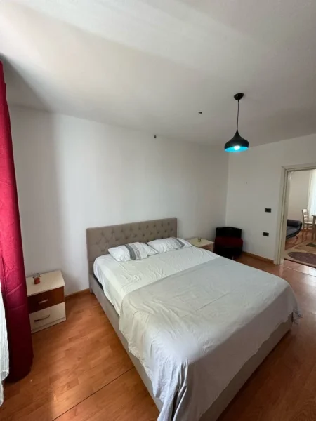 Tirane, jepet me qera apartament 1+1+Ballkon Kati 2, 65 m² 450 € (Myslym shyr , prane shkolles pjeter budi)